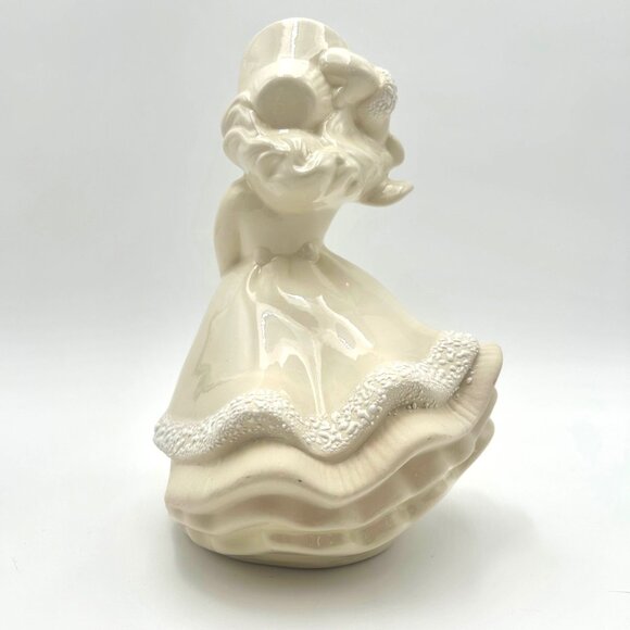 Vintage Ceramic Atlantic Mold Caroler With Tone on Tone Ivory Flowing Dress & Sc - Picture 3 of 6